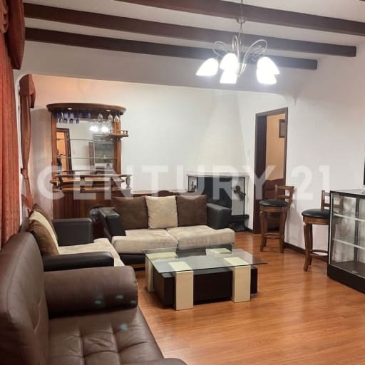 Casa estilo hacienda con jacuzzi y áreas sociales en venta