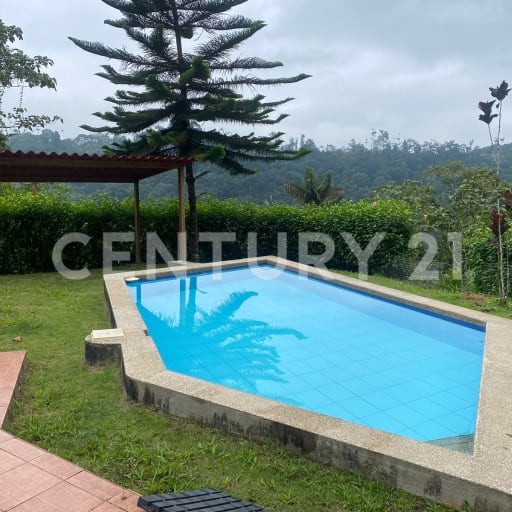 Quinta vacacional con piscina en Pedro Vicente Maldonado