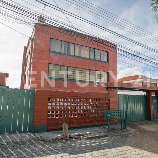 Amplio depto. en Quito con terraza de 80m² y 3 hab.