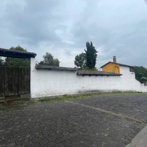 Venta casa + terreno 2286m² en La Merced, cerca del parque
