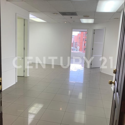 Oficina premium en WTC: 76m², piso 12 y 2 parqueaderos