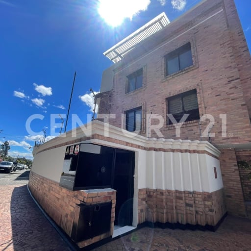 Duplex amoblado en Quito con bar, patio y áreas comunales