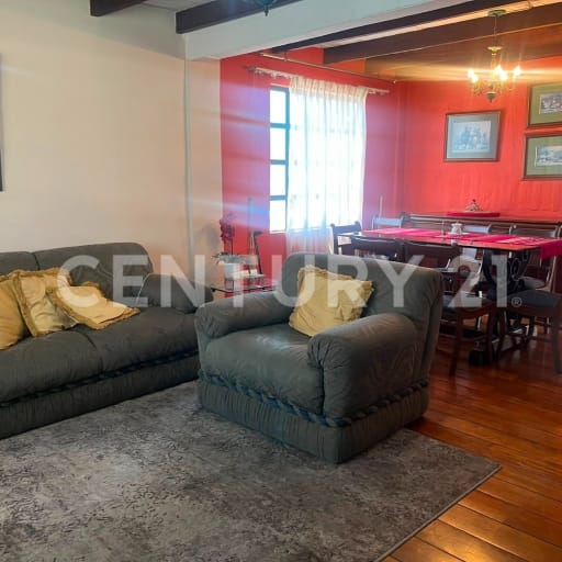 Casa en Kennedy, 3 dorm, 2.5 baños, altillo y parqueadero eléctrico