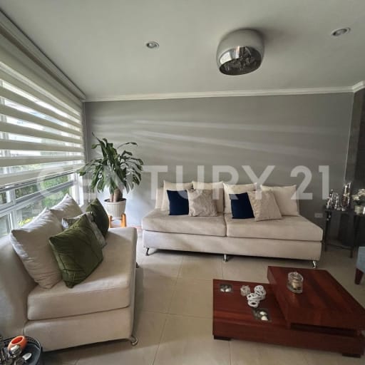 Casa familiar con jardín y 3 dormitorios en ubicación privilegiada