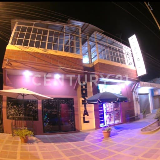 Casa de 2 pisos con 6 habitaciones en venta