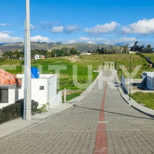 Terreno para construir en urbanización segura y tranquila