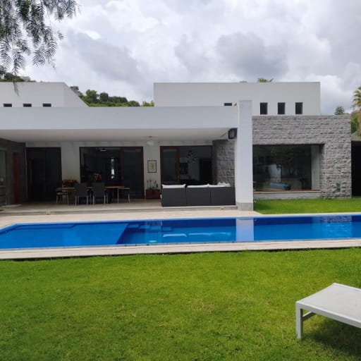 Casa 650m² en Cumbayá con piscina y urbanización privada