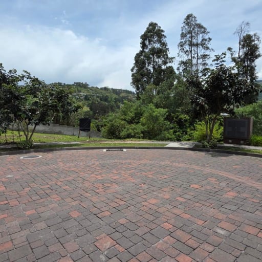 En Venta Terreno en Urbanización Privada - Sector Tumbaco