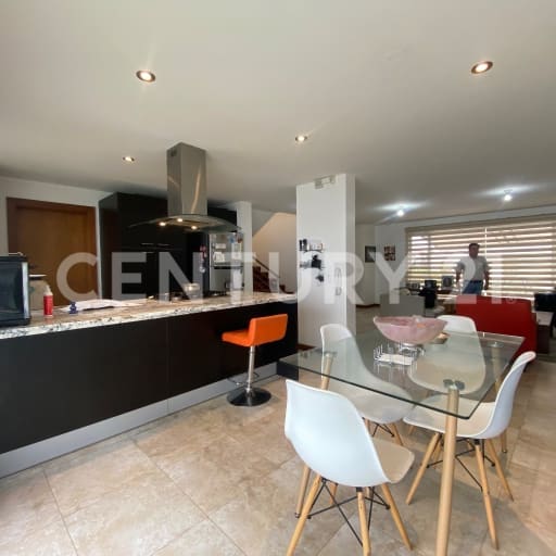 Casa en urbanizacion privada en venta en Cumbayá