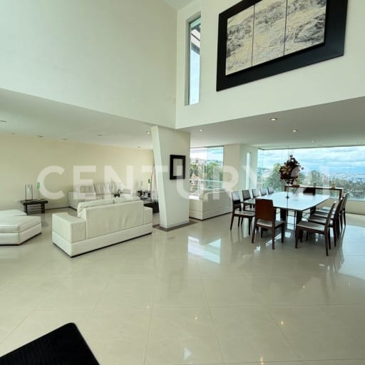 Casa de autor premiada en Campo Alegre con vista al valle