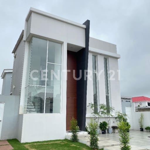 Casa moderna 3 dormitorios en El Condado, $245.000
