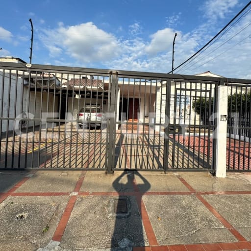 Propiedad comercial en Urdesa Central con alto flujo vehicular