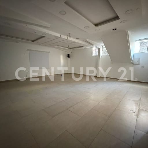 Edificio 3 pisos ideal para academias, oficinas o escuelas
