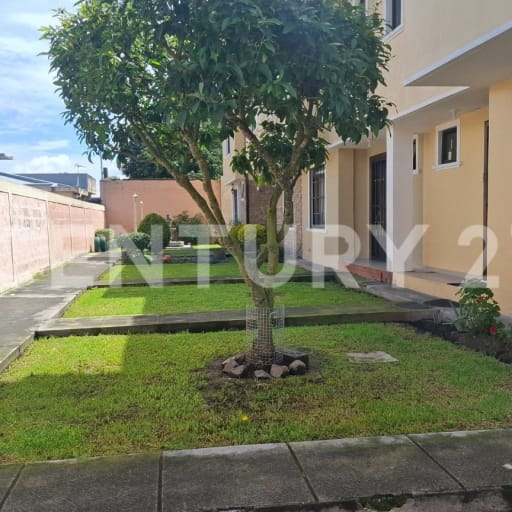Casa en Conocoto con terraza, BBQ y seguridad 24/7