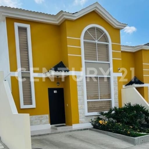 Casa en urbanización privada: 3 dormitorios, 105m² y acceso VIP