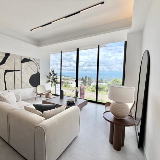 Venta Departamento 3 dormitorios con terraza. Sector :Cumbayá. Santa Lucia, cerca a Site Center. SC