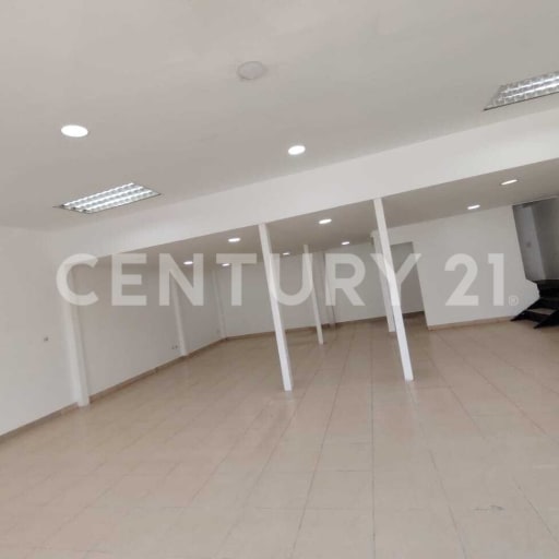 Local comercial 107m² + mezzanine en CC Shopping San Eduardo