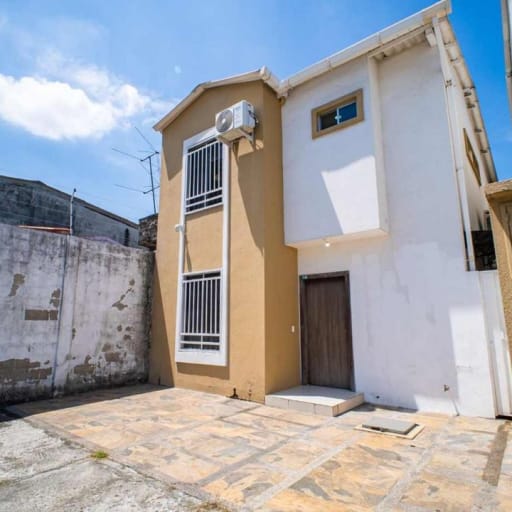 Casa en venta en Urb. Altamira - Durán