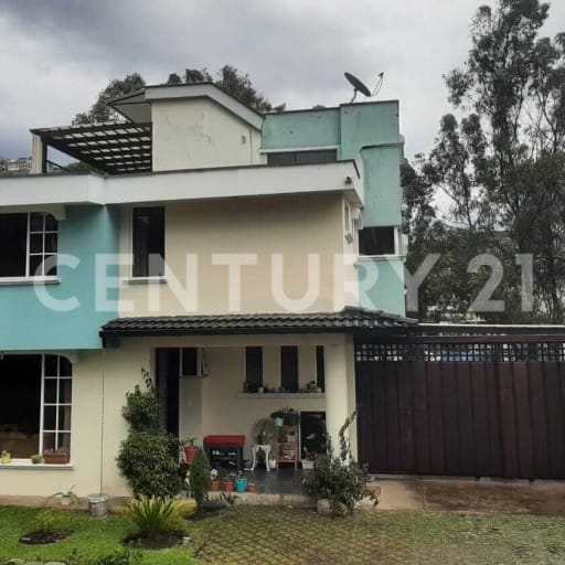 Casa en Eucaliptos Valle: amplitud y conectividad cerca de Quito