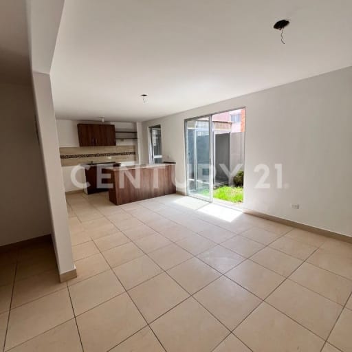 Casa en conjunto en Ushimana - 186m² y 3 plantas