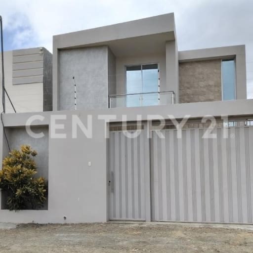 Casa en Montecristi, 2 pisos, 3 hab, garaje y patio frontal