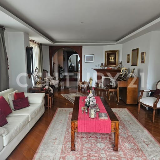 Amplio depto 305m² en Jardines del Batán - 3 dorms y ascensor