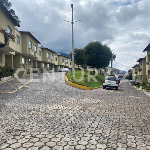 Casa a desnivel en Los Mastodontes, $79K, 3 hab