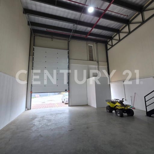 Bodega de 237m² en Almax 3 con mezzanine y 3 parqueos