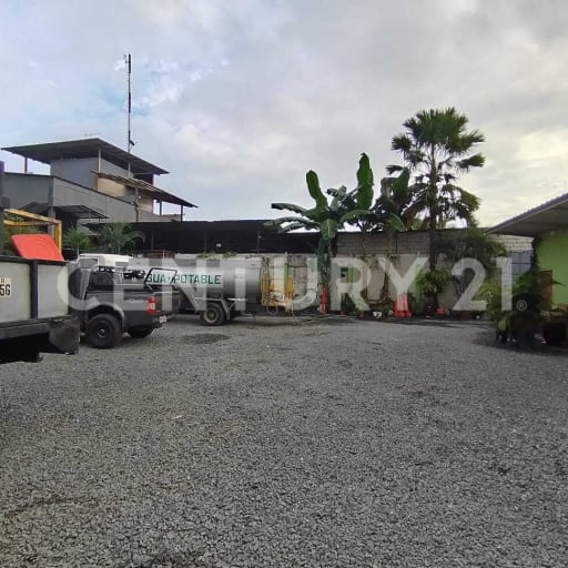 Terreno 900m² con oficina en Vergeles, alta plusvalía