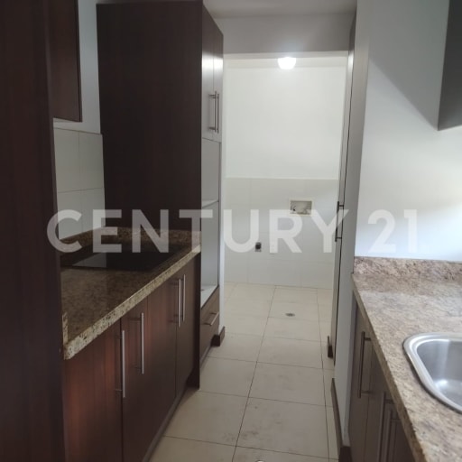 Suite en Eloy Alfaro - 68m², 7mo piso y terraza con BBQ