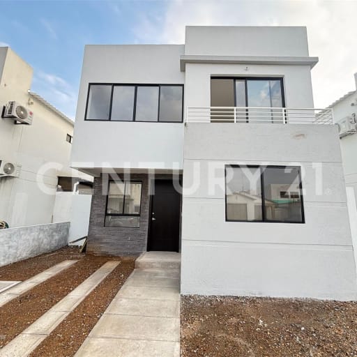 Casa 149m²: 4 dormitorios con piscina y canchas