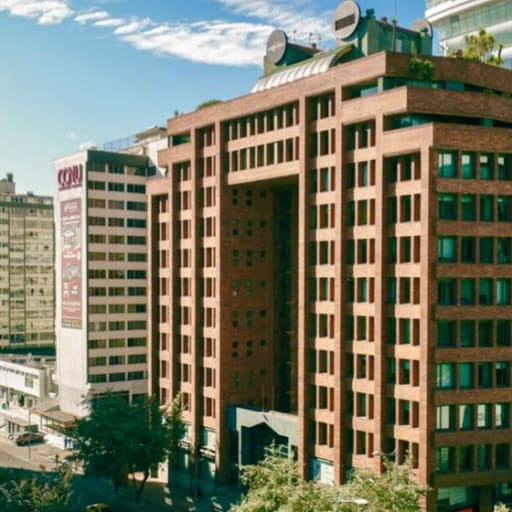 Venta de oficina de 112m2 con 3 parqueos en Plataforma Gubernamental