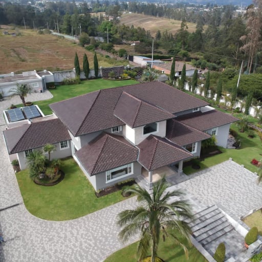 Venta Casa con Piscina Puembo