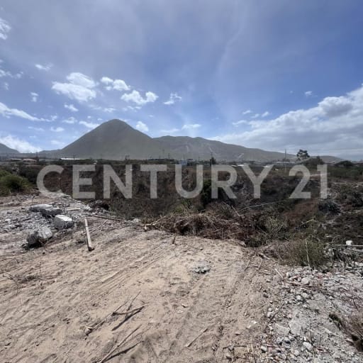Terreno 2,790 m² con planos aprobados en Mitad del Mundo