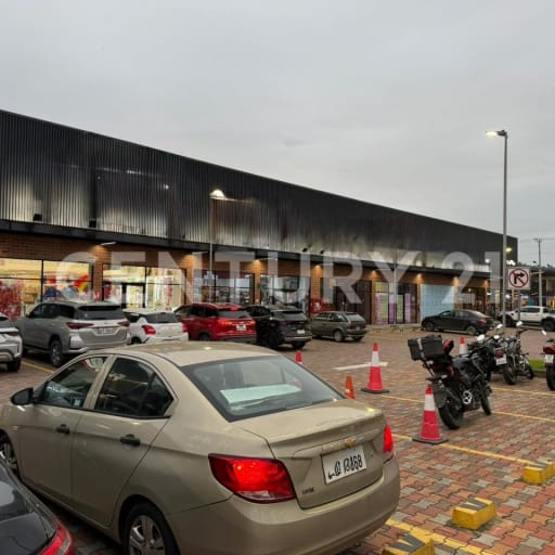 Local comercial en La Joya con mezanine, 75m²