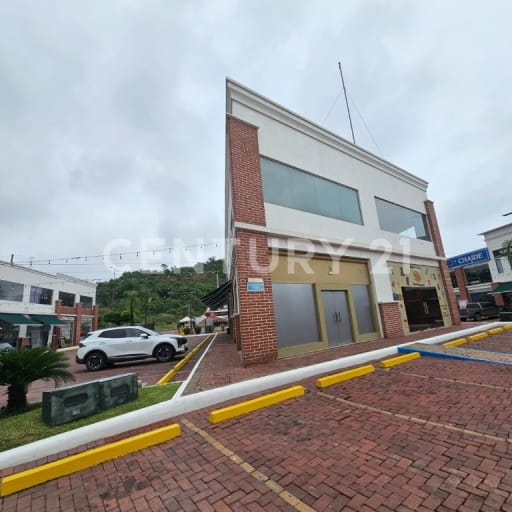 Local comercial 95m² con 2 A/C en zona comercial - Alquiler + IVA