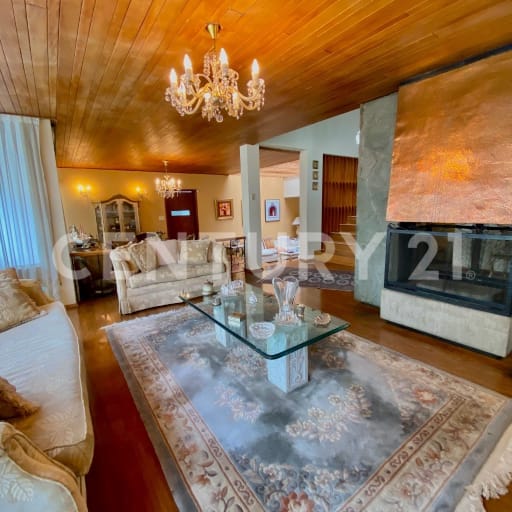 Casa a desnivel en El Batán con 4 dormitorios y 356m² terreno
