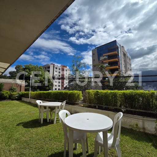 Depto. 177 m² en Batan Alto con jardín y vista - Av. Eloy Alfaro