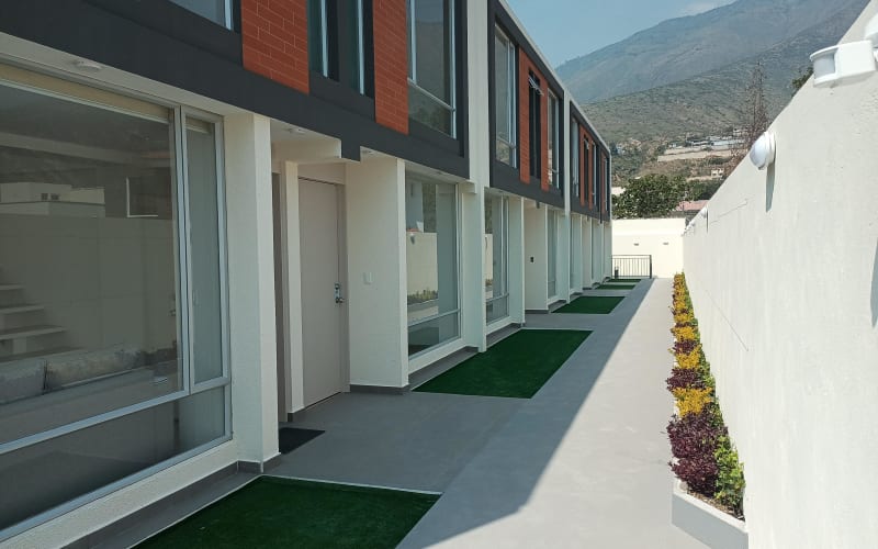 Se vende casa en Pomasqui con 2 estacionamientos - $75.000