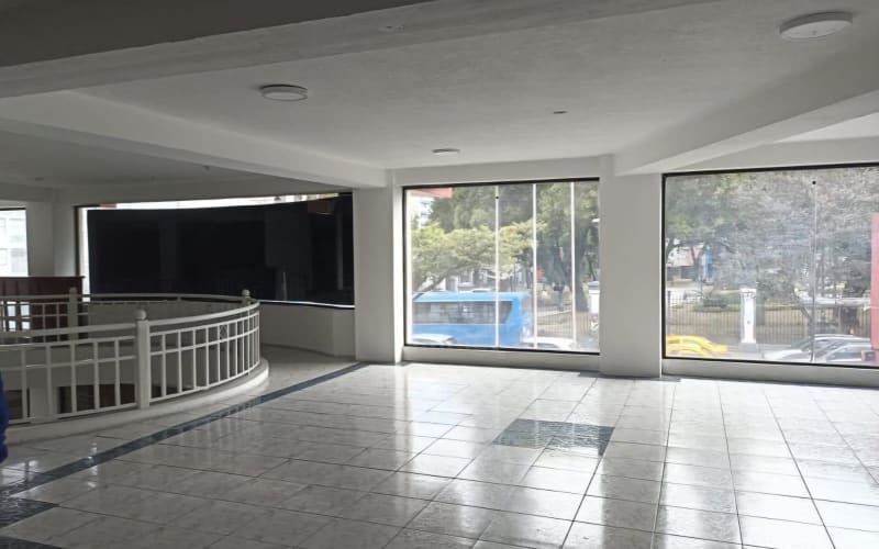 Arriendo local comercial 611m2 duplex en la Av. Colón, Alto tráfico y visibilidad total
