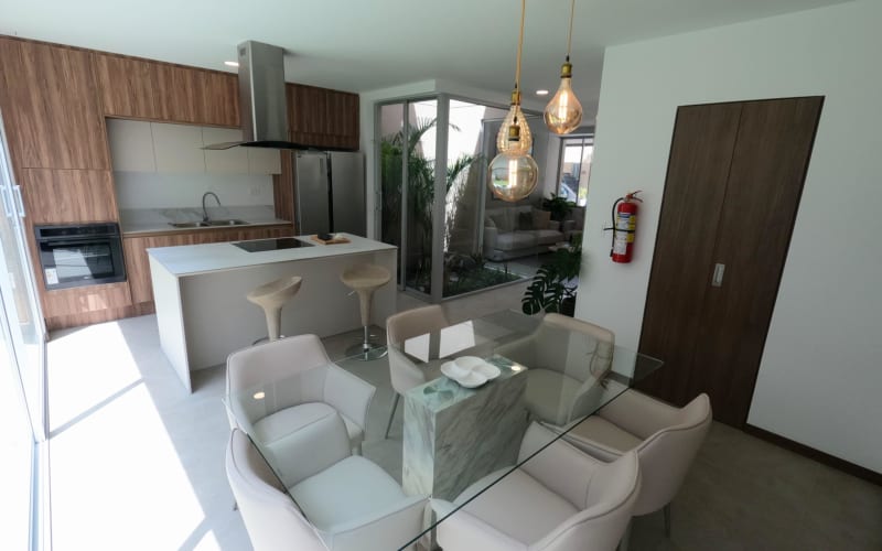 Venta Casa esquinera a estrenar - Valle de los Chillos, cerca al supermaxi de San Gabriel. SC