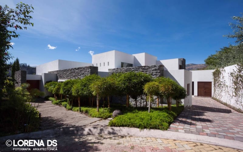 Venta Espectacular Casa de 5 dormitorios en Urbanización Pillagua. Sector Santa Ines. Cumbayá. SC