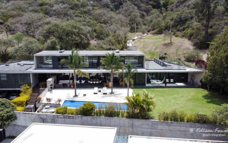 Venta Espectacular Casa 5 dormitorios en Urbanización Pillagua. Sector Santa Ines. Cumbayá. SC