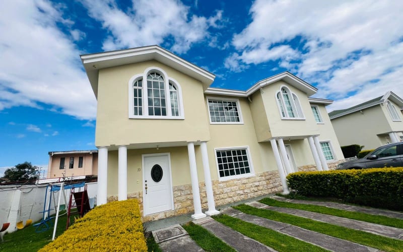 EN VENTA CASA EN MIRASIERRA, 3 HABITACIONES 2 PLANTAS