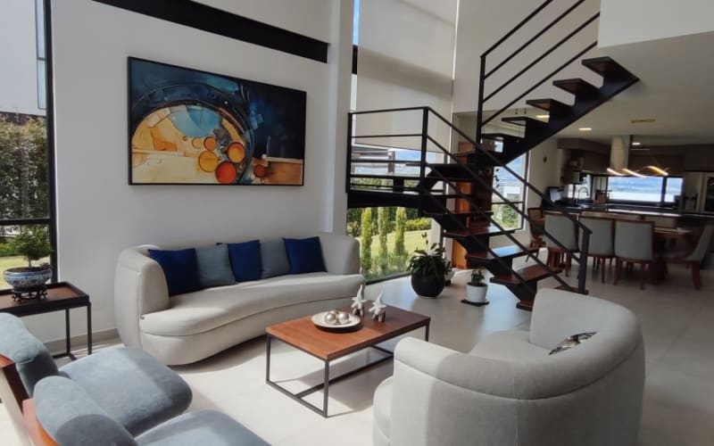 VENTA CASA, 3 DORMITORIOS / ESTUDIO, NAYON, EN URBANIZACIÓN