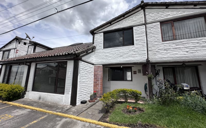 EN VENTA CASA EN CONJUNTO