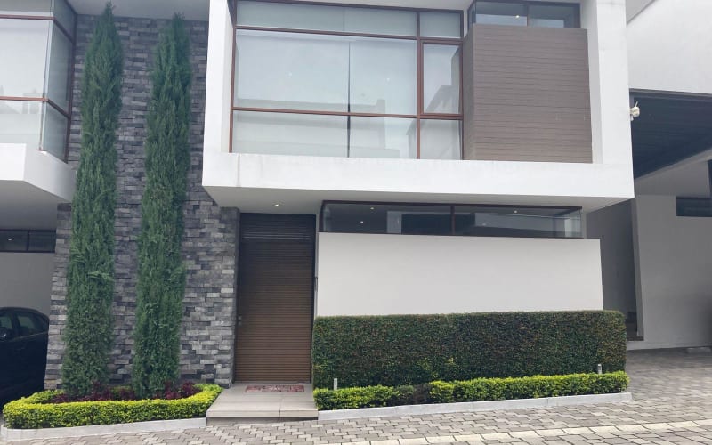 VENTA CASA INDEPENDIENTE EN TUMBACO - SECTOR HILACRIL (AAG)