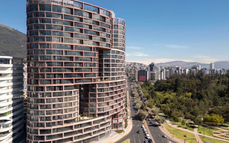 Venta Local Comercial en planta baja. 151m2. Edificio Epiq. Sector: La Carolina. SC