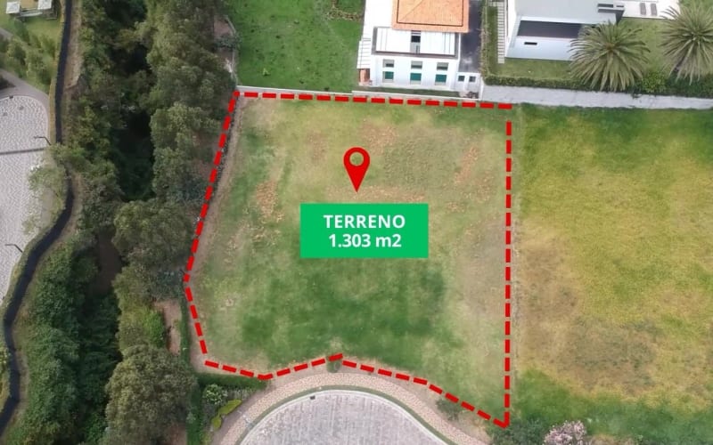 VENTA DE TERRENO EN CUMBAYÁ EN URBANIZCAIÓN DE LUJO