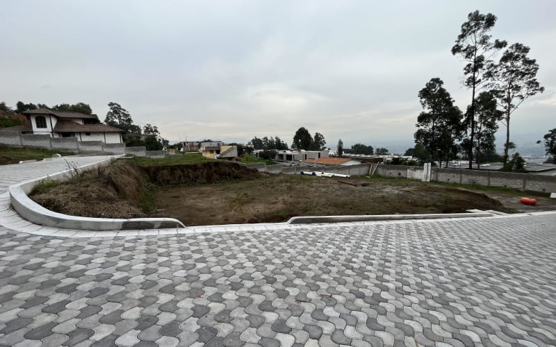 Venta Terreno plano de 405m2 en Conjunto Privado. Cumbayá
